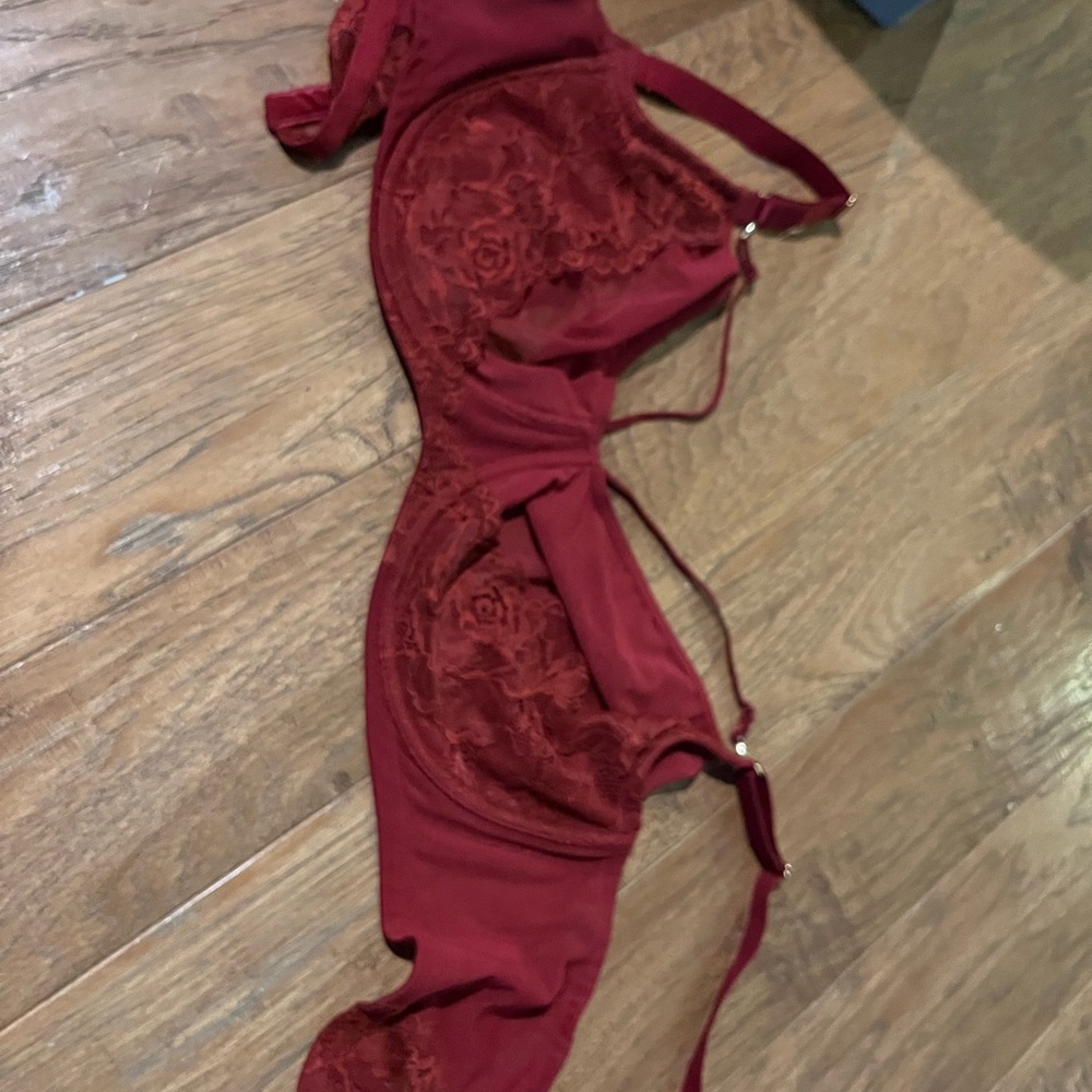 Chic Red Lace Women's Bra
